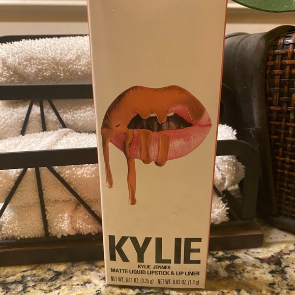 Kylie Cosmetics Matte Liquid Lipstick & Lip Liner - Pink and Brown - Picture 1 of 2